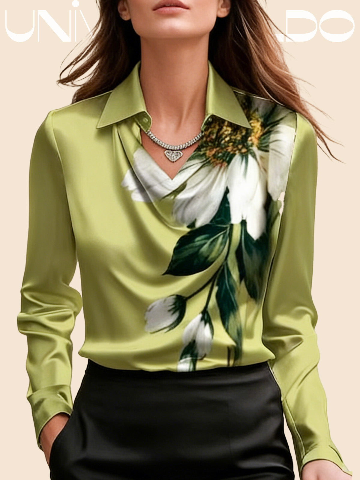 Blusa brillante con chaqueta profunda y drapeado fluido