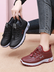 Ženski čevlji iz pravega usnja s toplo podlogo iz bombažnega flisa.