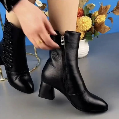 🔥[Artículo más vendido] Botas de moda para mujer, confeccionadas en cuero suave y adornadas con un llamativo diseño de botones.