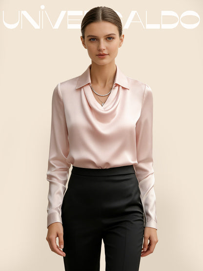 Blusa brillante con chaqueta profunda y drapeado fluido