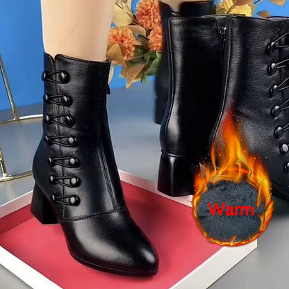 🔥[Artículo más vendido] Botas de moda para mujer, confeccionadas en cuero suave y adornadas con un llamativo diseño de botones.