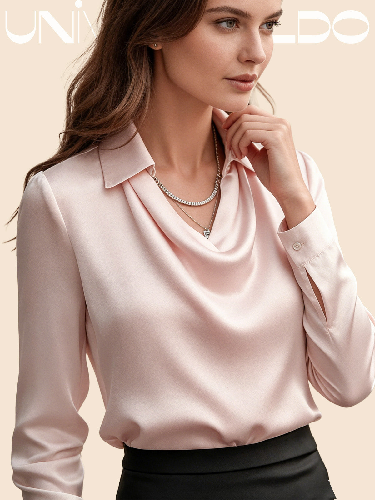 Blusa brillante con chaqueta profunda y drapeado fluido